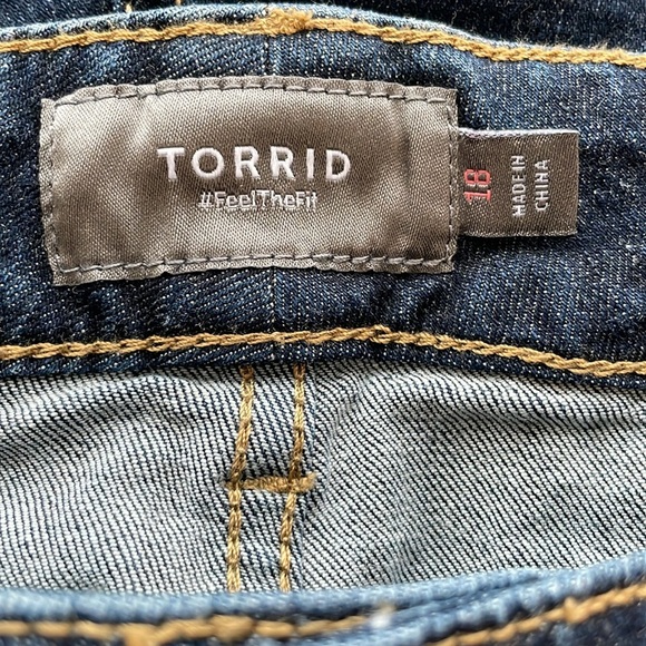 Torrid 5” Vintage Stretch Mid Rise Jean Shorts. Size 18. - Picture 10 of 13